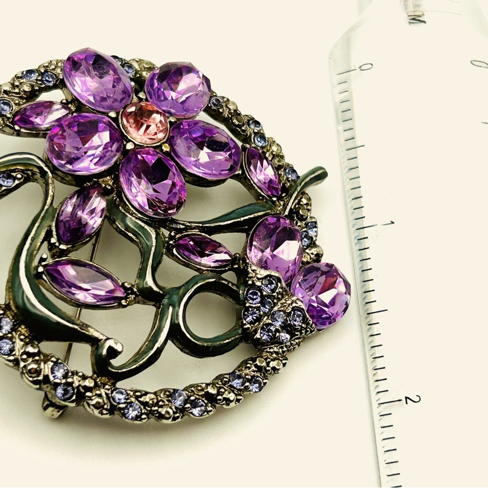 Vintage Monet silver tone purple lilac crystal encrusted floral brooch pin - Picture 5 of 5
